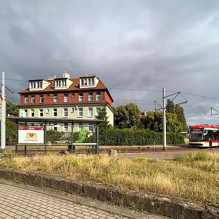Fresh Industrial With Public Transport גדנסק